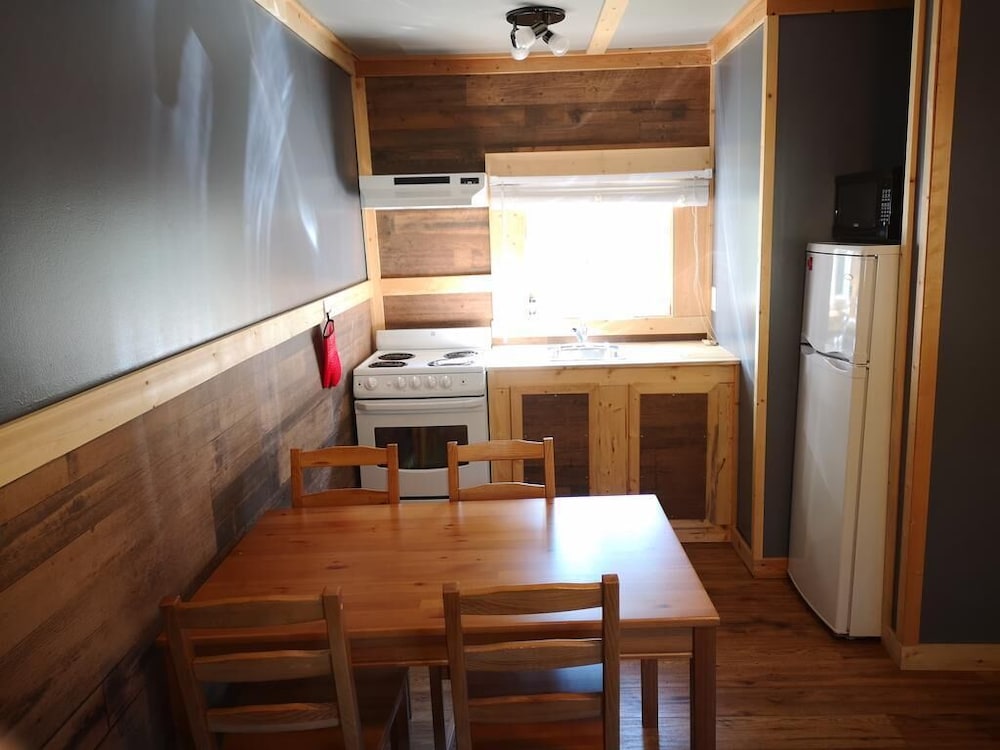 Deluxe Cabin, Multiple Beds, Kitchen photo 3
