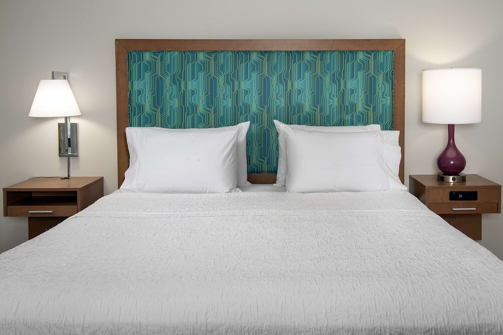 Room, 1 King Bed, Accessible, Bathtub photo 3