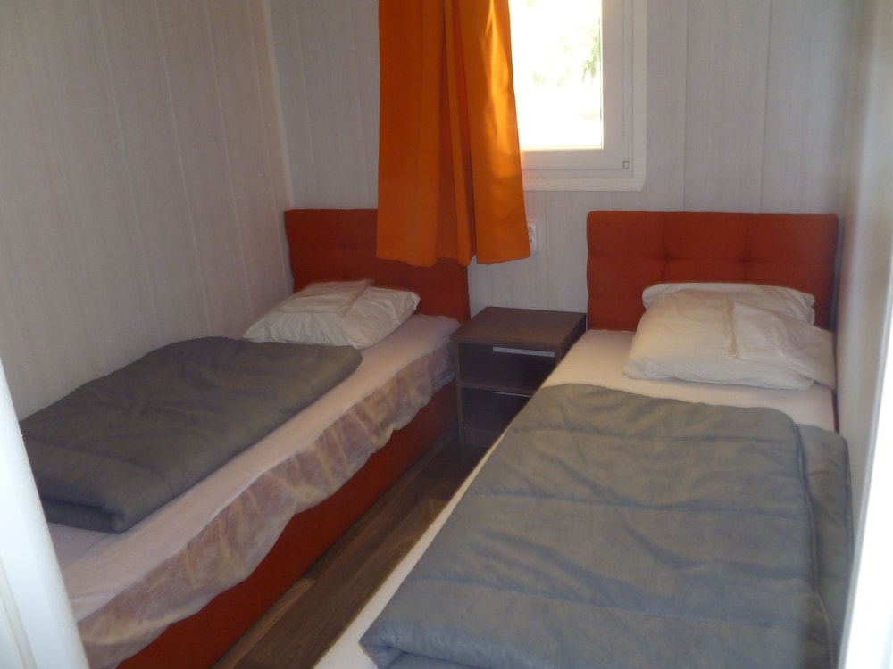 Mobile Home, 2 Bedrooms - Photo 14