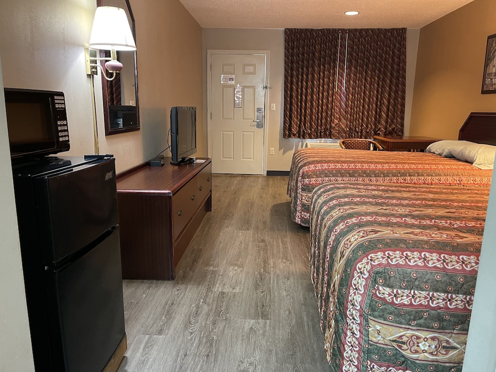 Standard Room (2 Full Beds) photo 3
