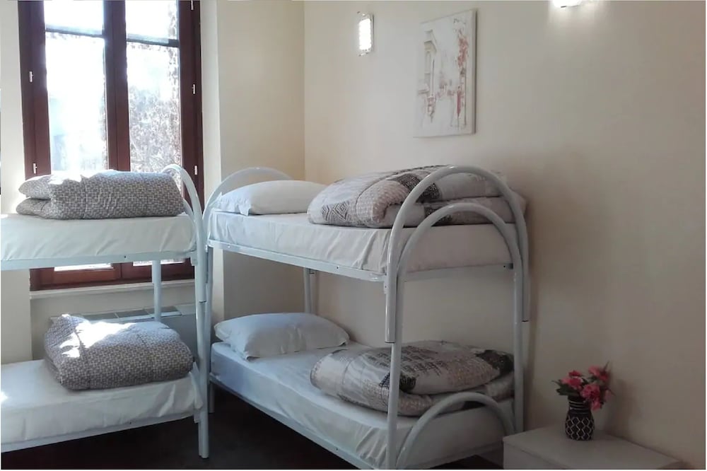 Basic Shared Dormitory, Mixed Dorm, Shared Bathroom (6 Bed)