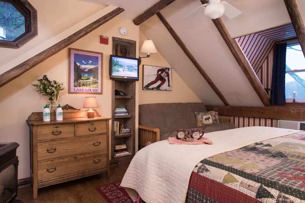 Mountain Room (Using stairs is required for this guest room) photo 3
