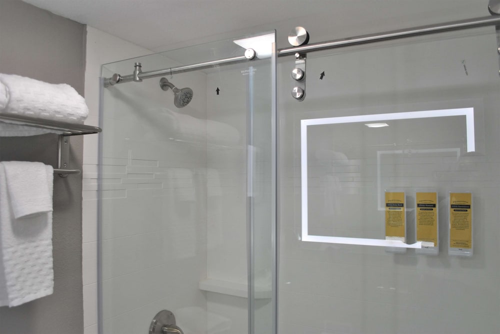 Suite, 2 Queen Beds, Non Smoking, Kitchen (Shower Only) - Photo 11