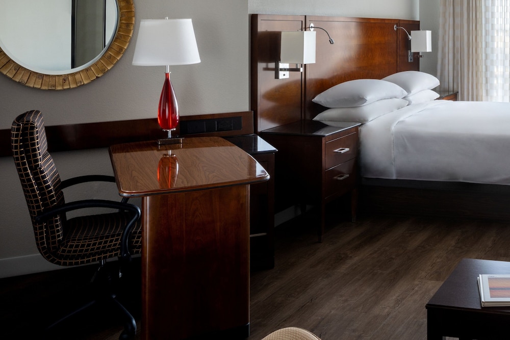 Suite, 1 Bedroom - Photo 3