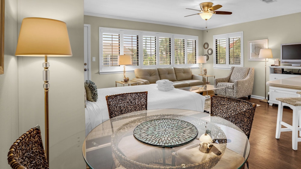 Studio Suite, 1 Queen Bed, Balcony, Garden View (Hidden Beach 201 - No Pets Allowed) photo 1