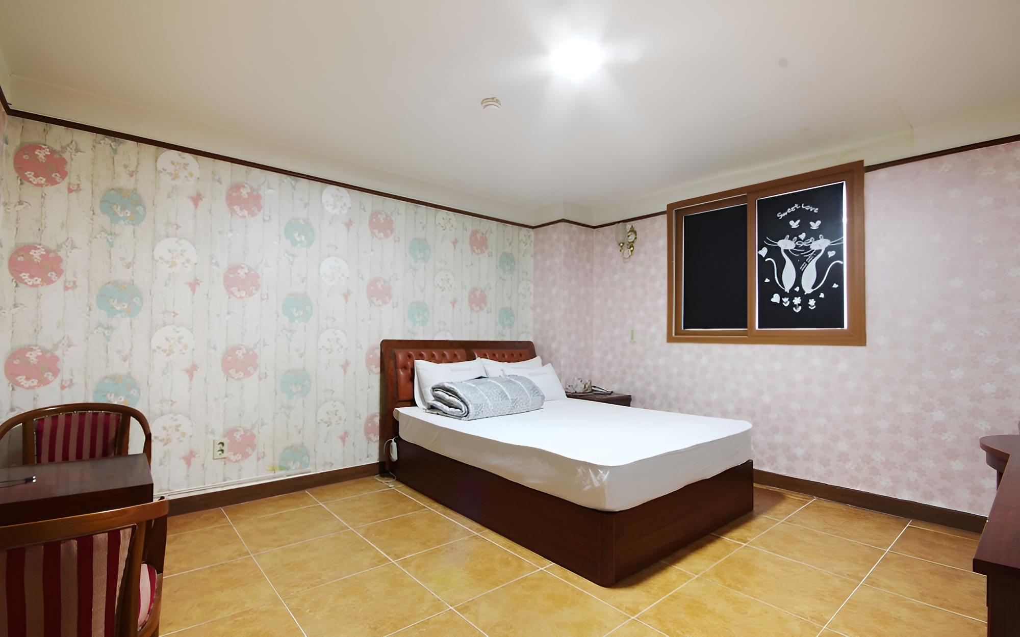 Room (Standard Room) - Photo 6
