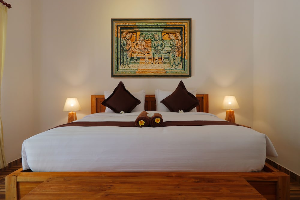 Deluxe Villa, 1 King Bed, Pool View photo 2