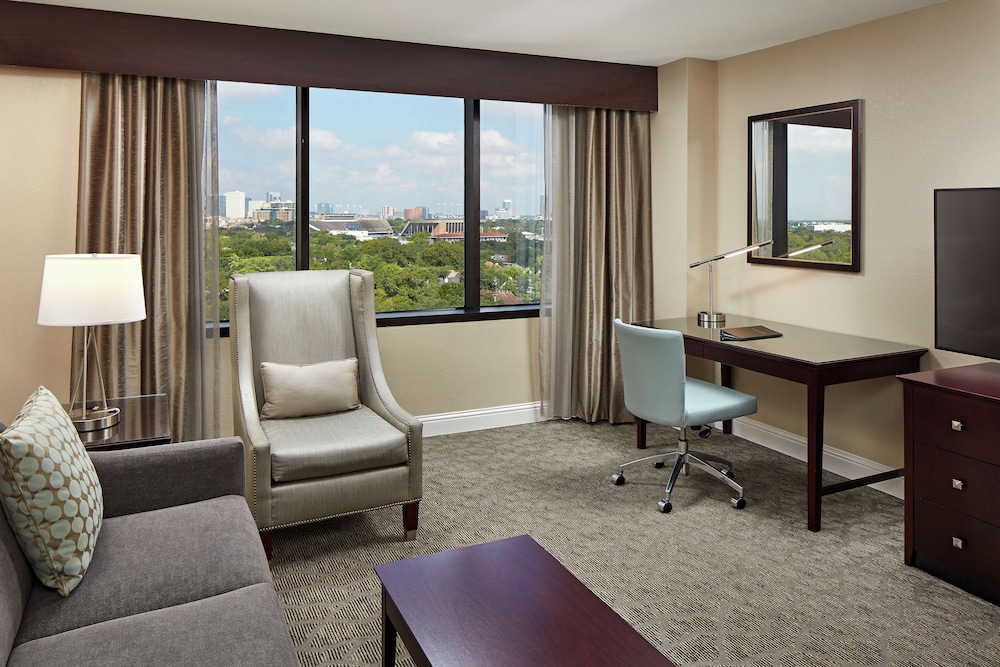 Suite, 1 Bedroom - Photo 7