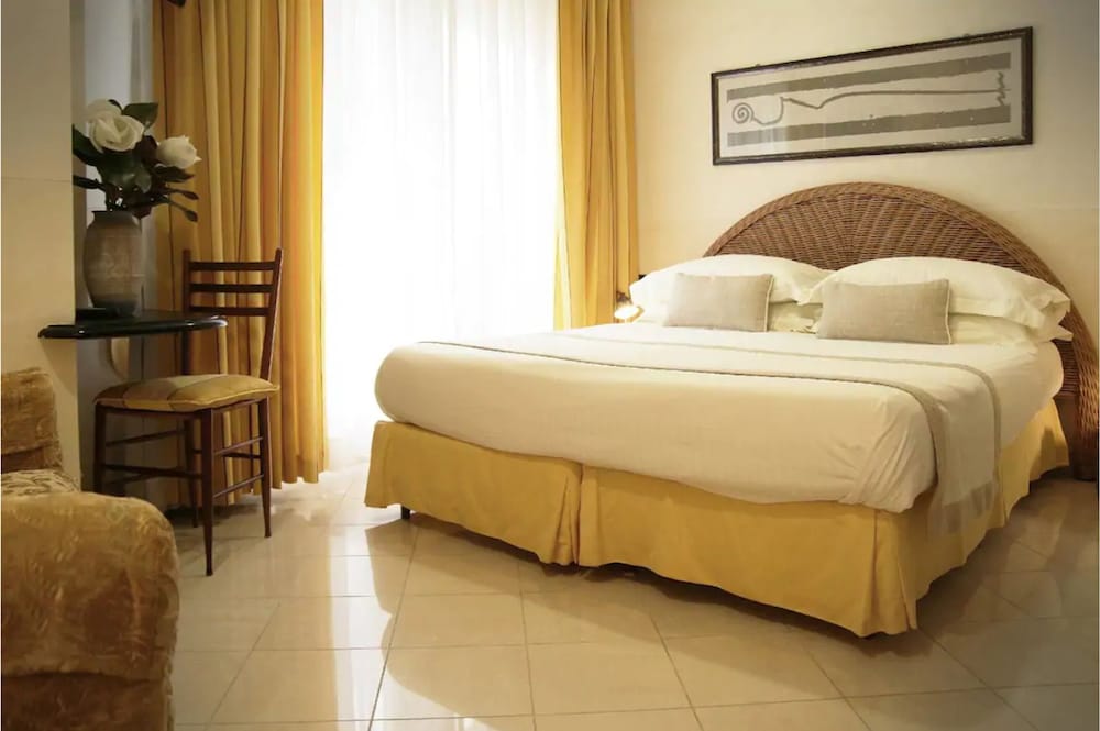Basic Triple Room, Multiple Beds