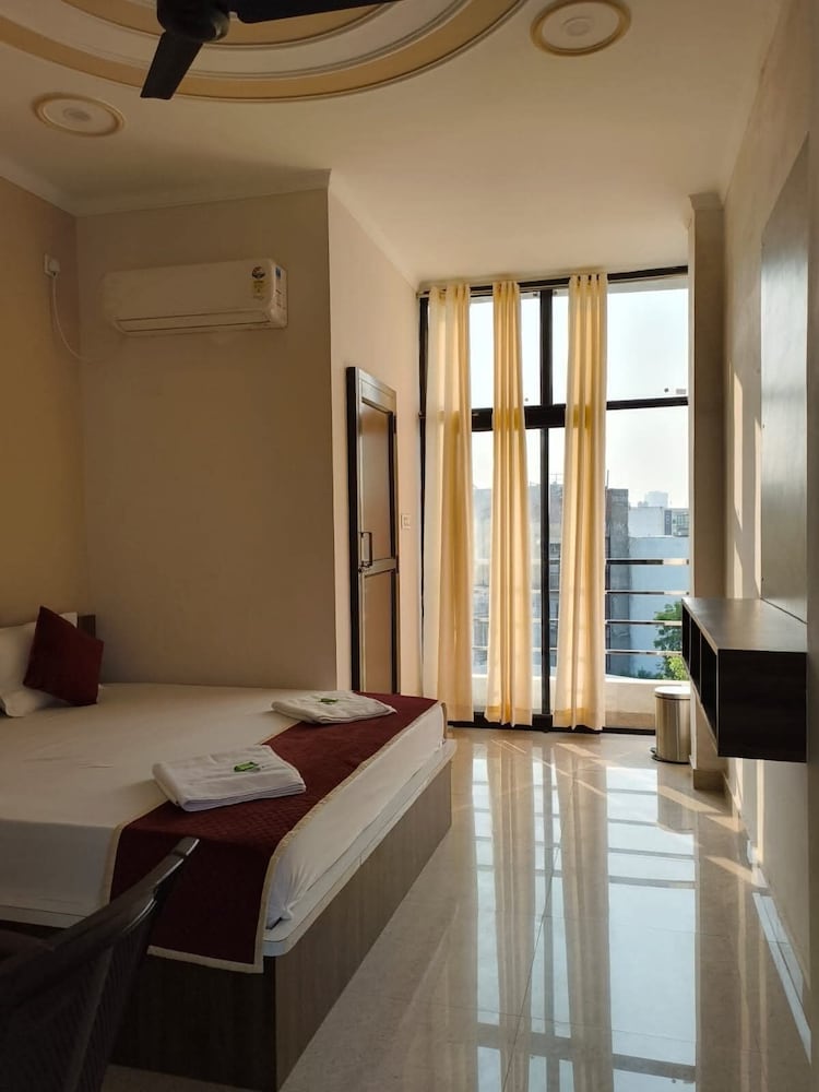 Deluxe Double Room, Garden View