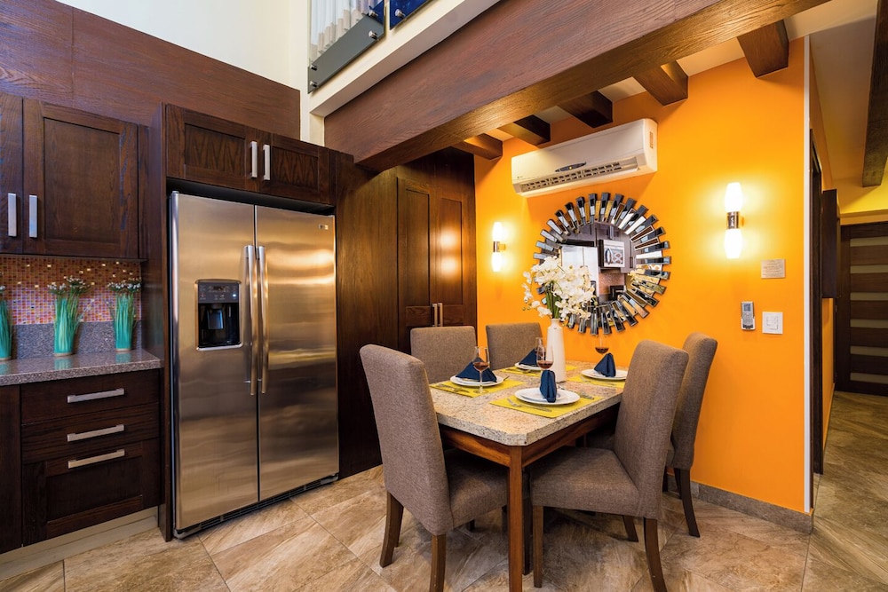 Deluxe Loft, 2 Bedrooms, Street View