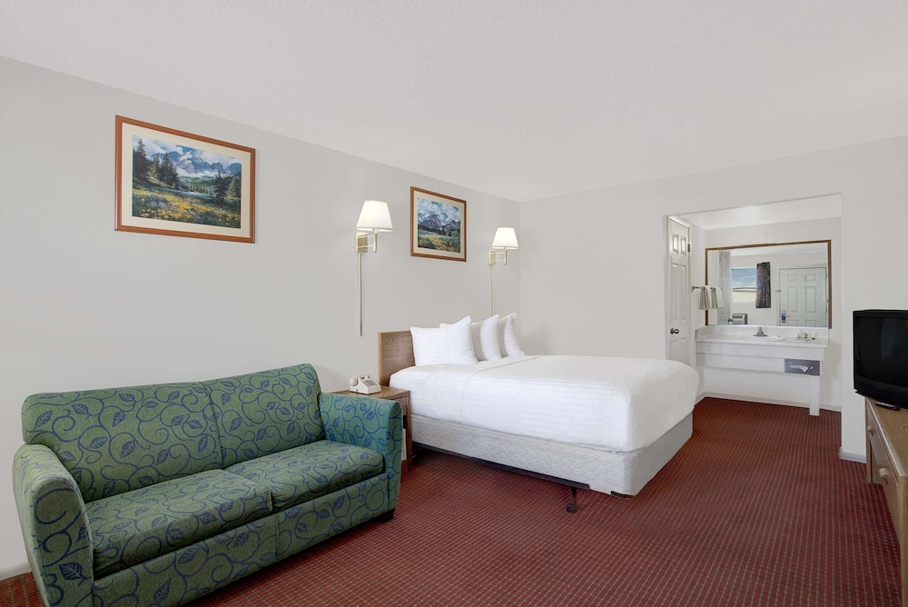 Standard Room, 1 Queen Bed - Photo 1