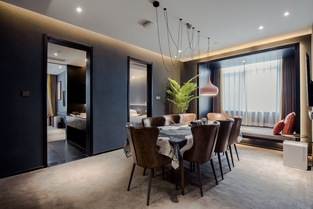 Three-Bedroom Tatami Suite with Two King Beds and Two Queen Beds