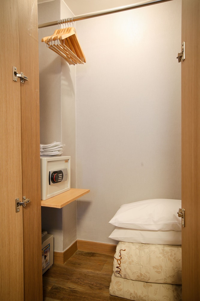 Grand Deluxe (No Parking, additional fee occurs if number of people booked & staying are different) - Photo 14