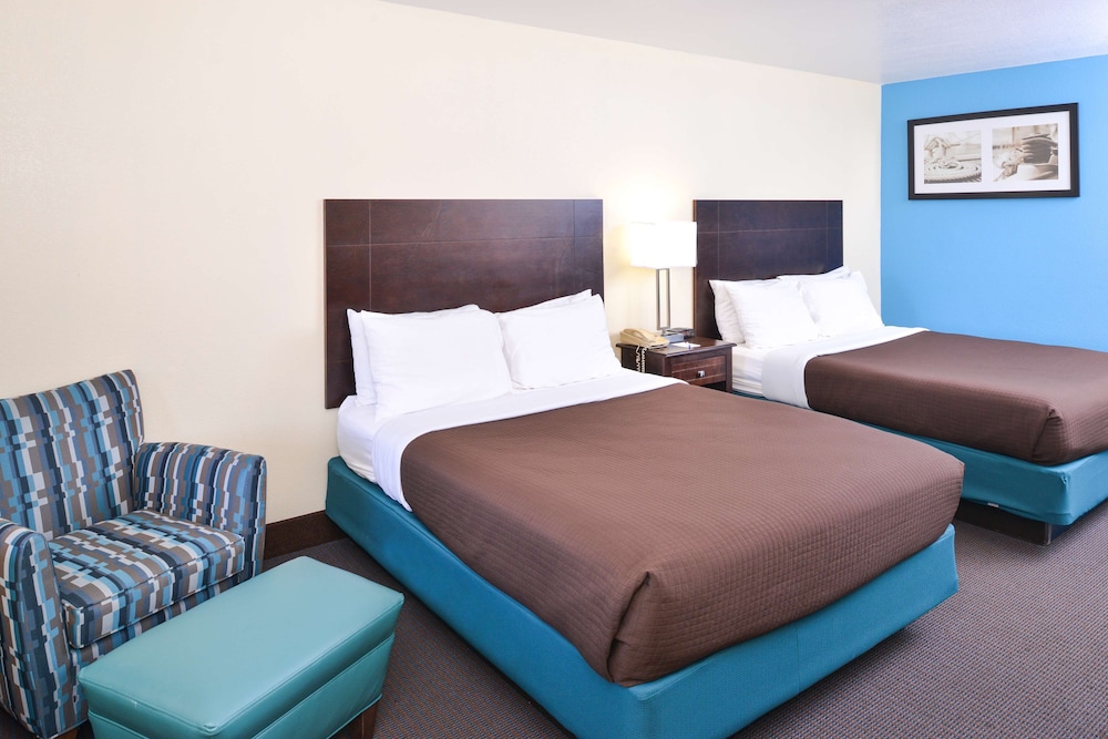Room, 2 Queen Beds, Non Smoking - Photo 1