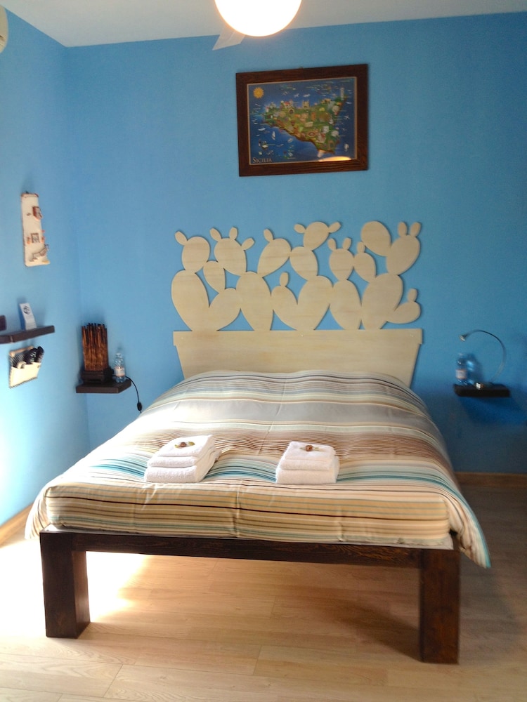 Room (Blue) photo 3