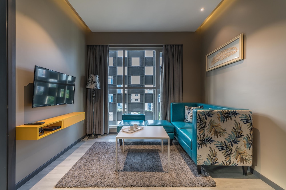 Suite - Photo 3