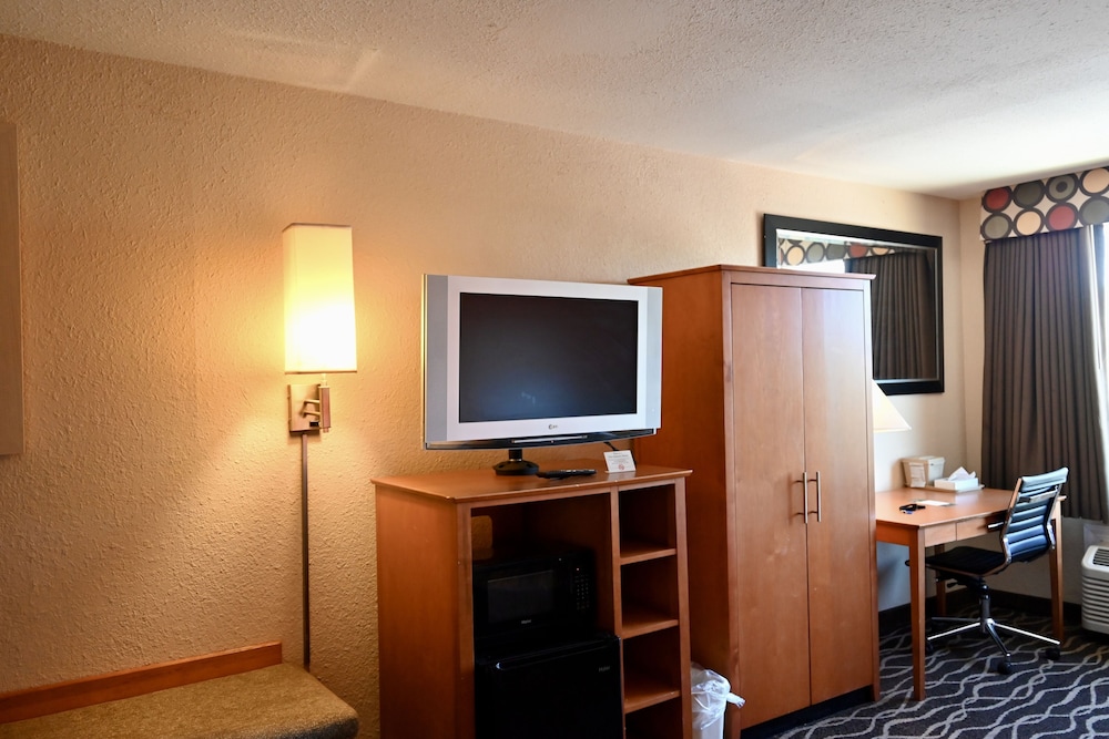 Suite, 2 Double Beds, Accessible, Non Smoking - Photo 3