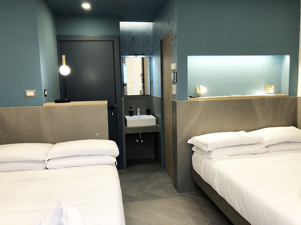 Basic Quadruple Room photo 2