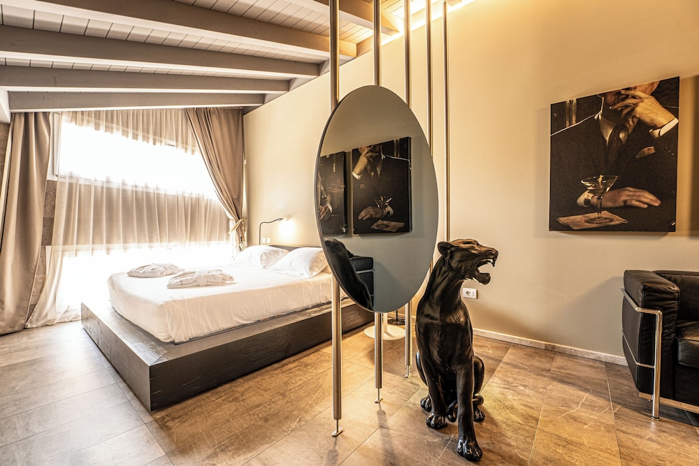 Deluxe Suite, 1 Queen Bed