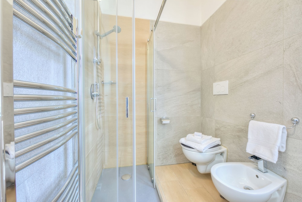 Family Apartment, Multiple Bedrooms, 2 Bathrooms (Golden Terrace) photo 2