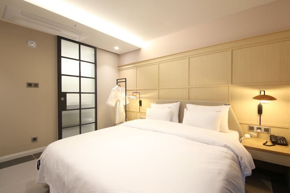 Standard Double Room - Photo 6