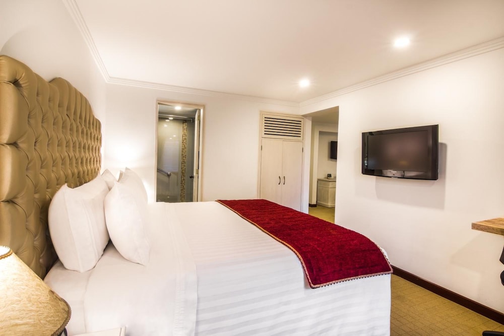 Standard Room, 1 Queen Bed - Photo 5