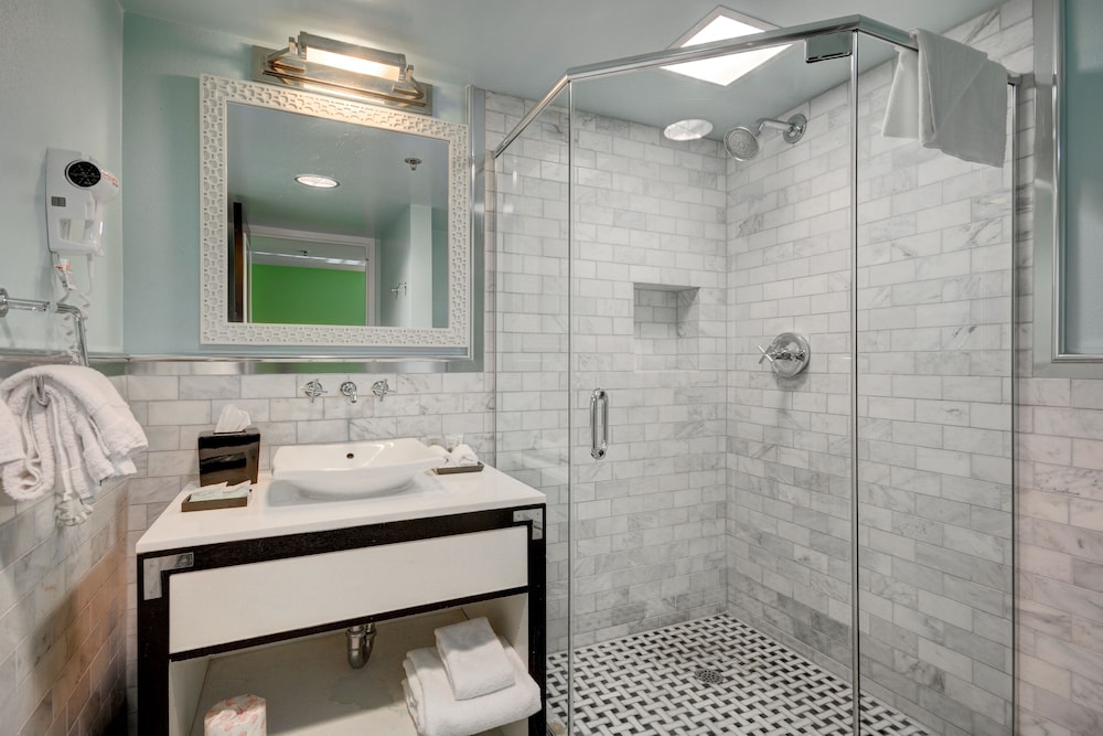 Suite, 1 Queen Bed, Non Smoking (Cabana, Super) photo 2