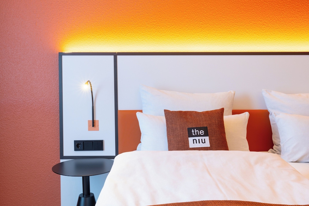 Standard Room, 1 Queen Bed, Accessible - Photo 15