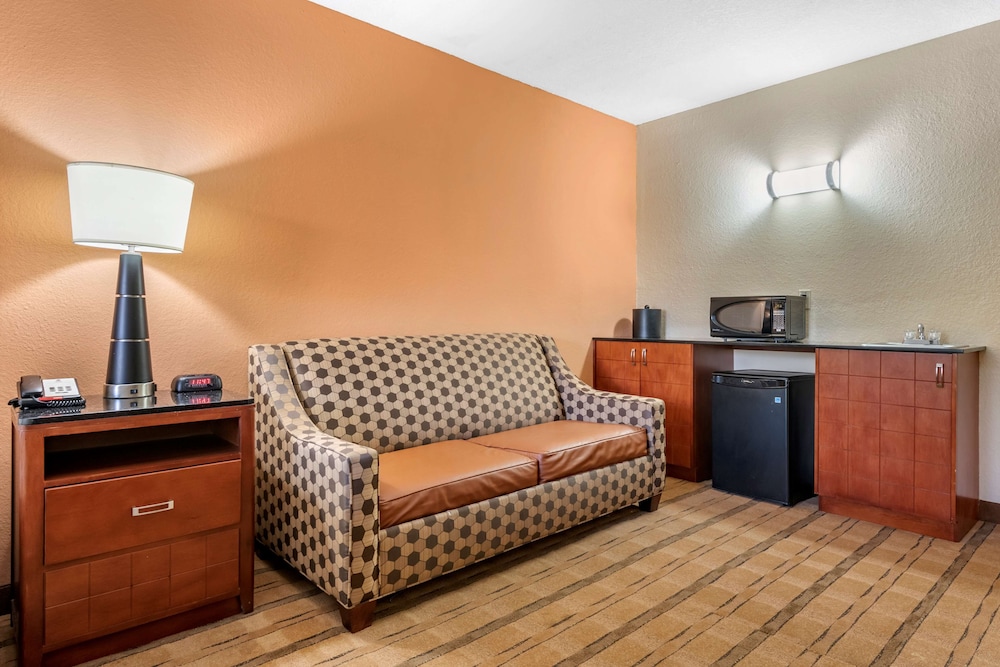 Suite, 1 King Bed, Accessible, Bathtub (with Sofabed) photo 3