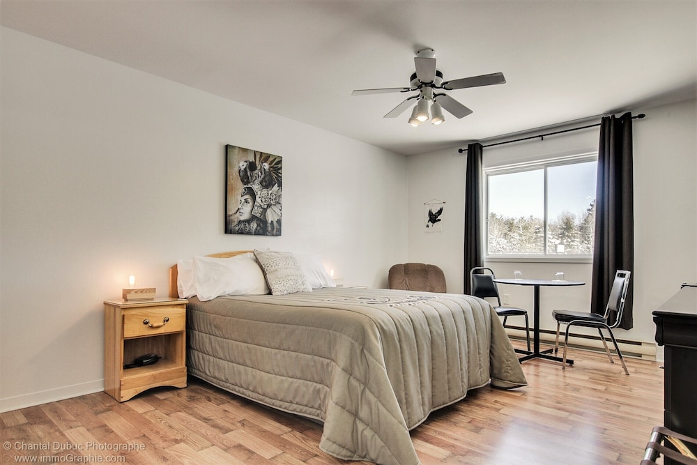 Superior Room, Jetted Tub