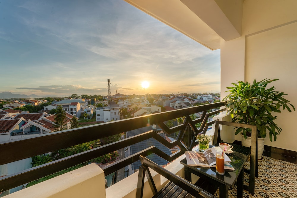 Deluxe Room, 2 Twin Beds, Balcony, City View - Photo 3