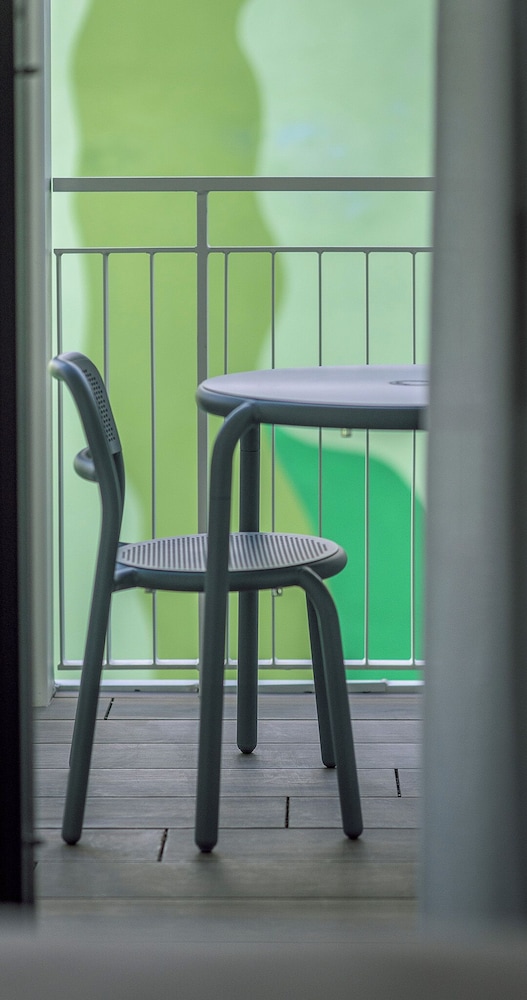 Deluxe Double Room, 1 Queen Bed, Balcony, Courtyard View photo 2