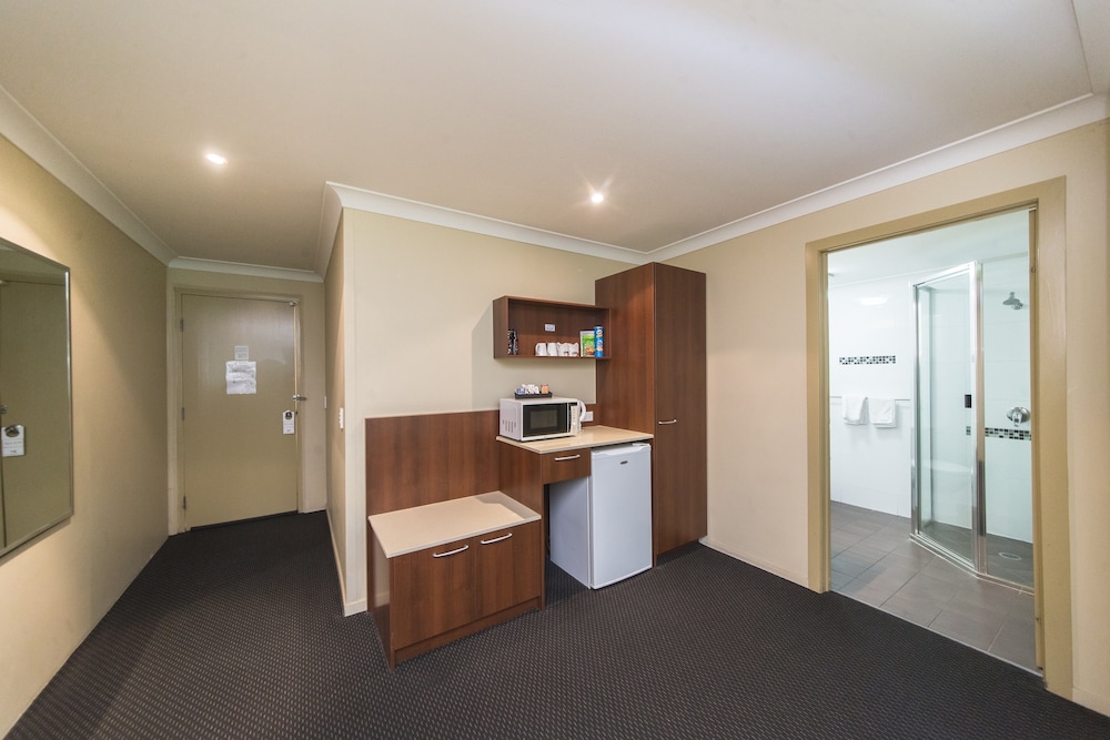 Suite, 1 King Bed photo 2