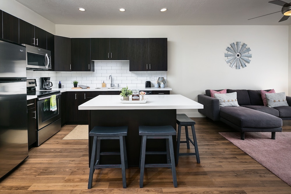 Signature Apartment, 1 Bedroom, Non Smoking, Kitchen photo 2