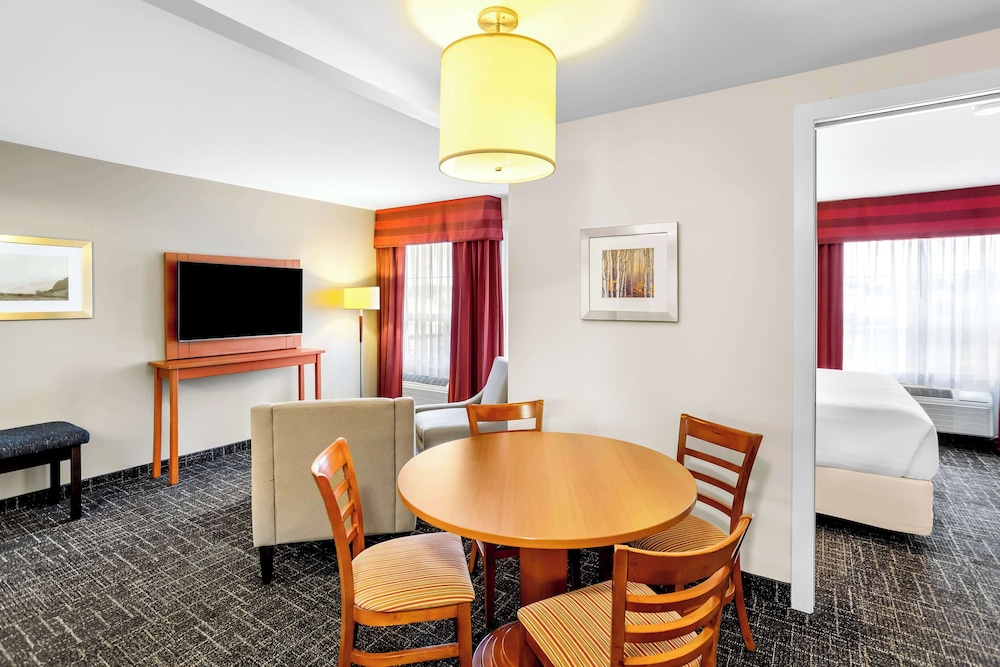 Suite, 1 King Bed, Non Smoking, Balcony