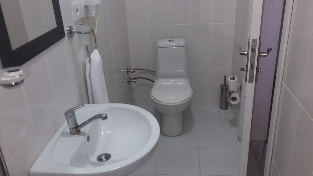 Standard Double or Twin Room photo 3