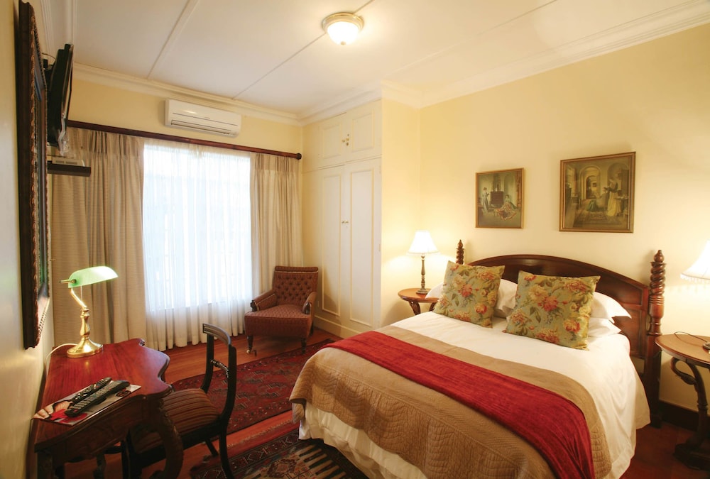 Classic Double Room (Wembley Room (4)) photo 3