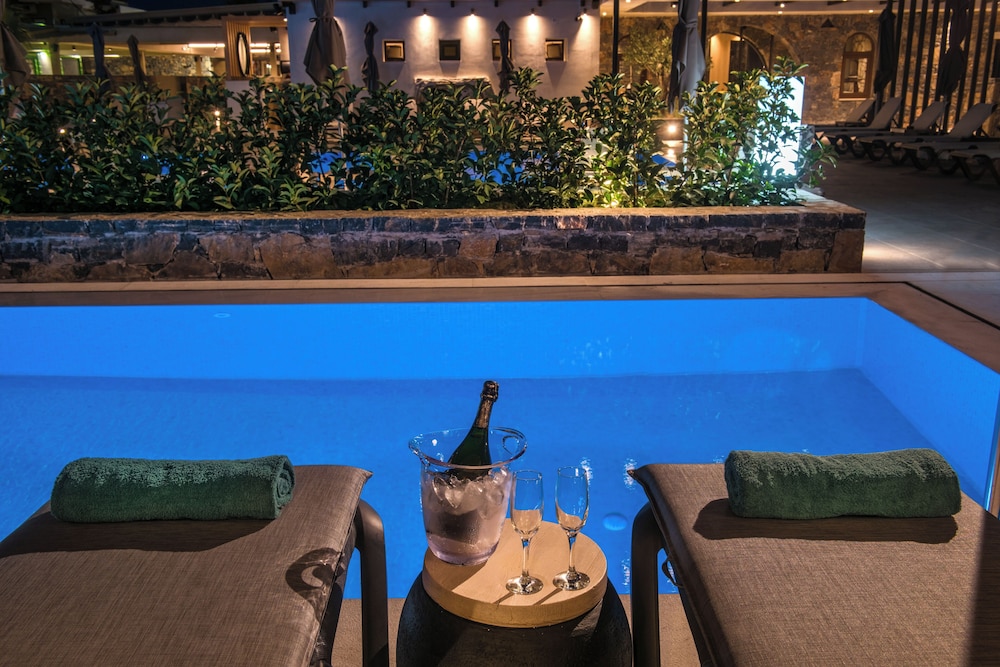 Suite, Private Pool (Interconnecting) - Photo 4
