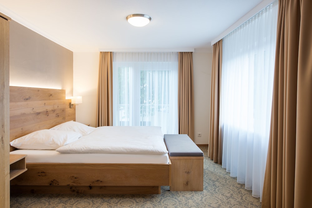 Single Room Large photo 1