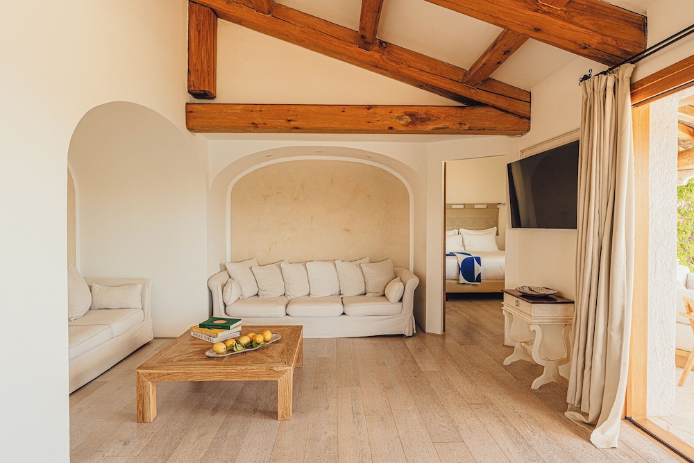Suite (Aethos Pool) - Photo 4