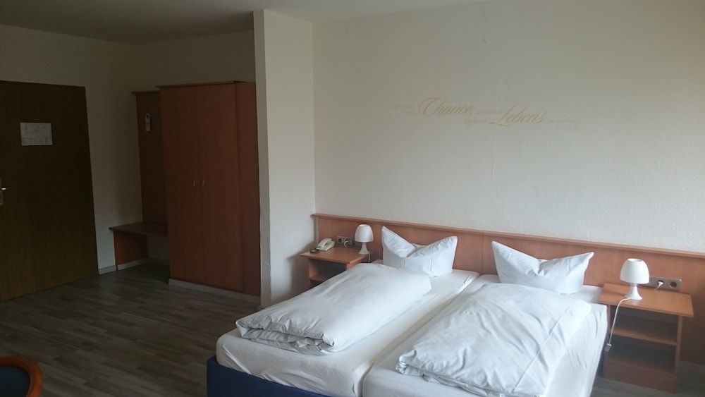 Double Room Single Use, 1 Queen Bed photo 2