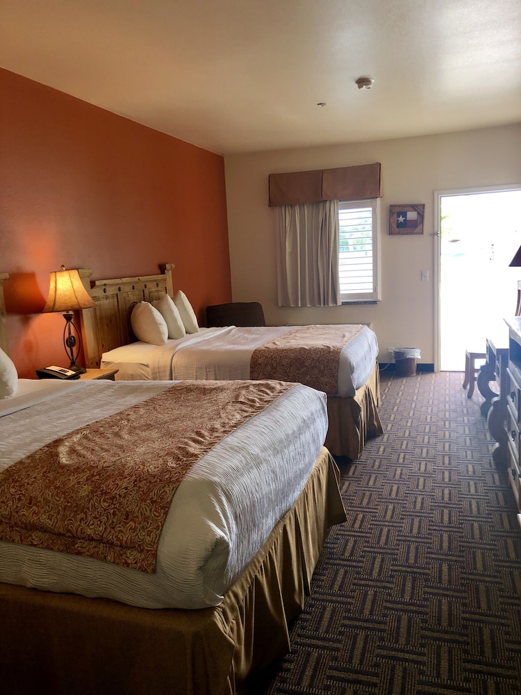 Double Room, 2 Queen Beds photo 2