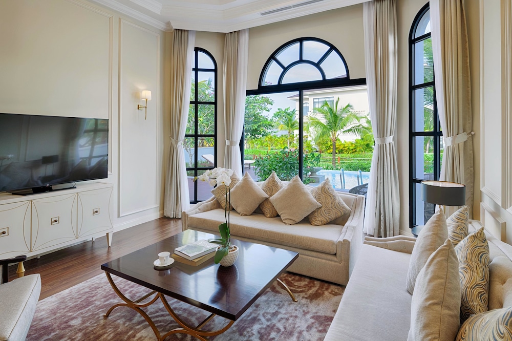 Three Bedroom Villa - Private Pool - Photo 6