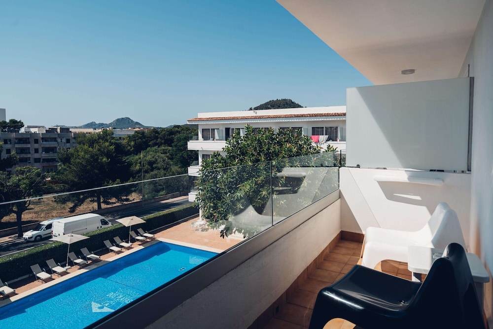 Superior Double Room Single Use, Pool View