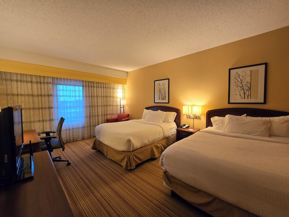 Standard Room, 2 Queen Beds, Non Smoking - Photo 3