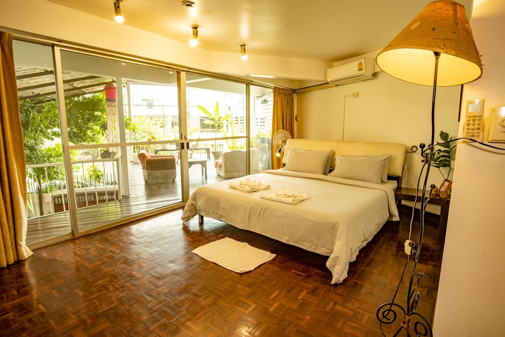 Deluxe Double Room, 1 King Bed, Terrace photo 3