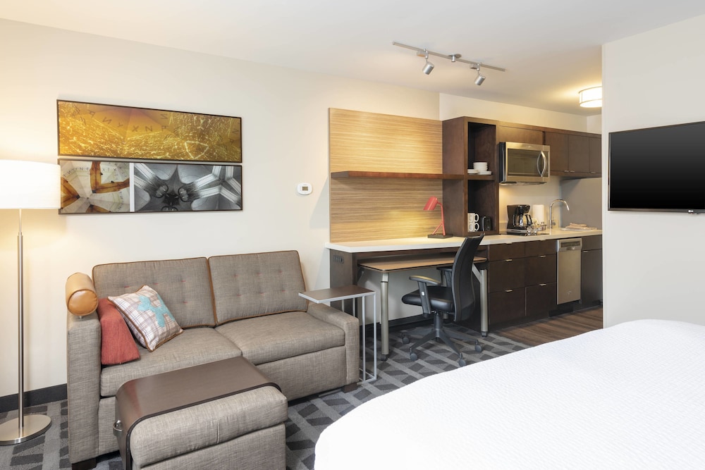 Studio, 1 King Bed (Mobility/Hearing Accessible, Tub) photo 2