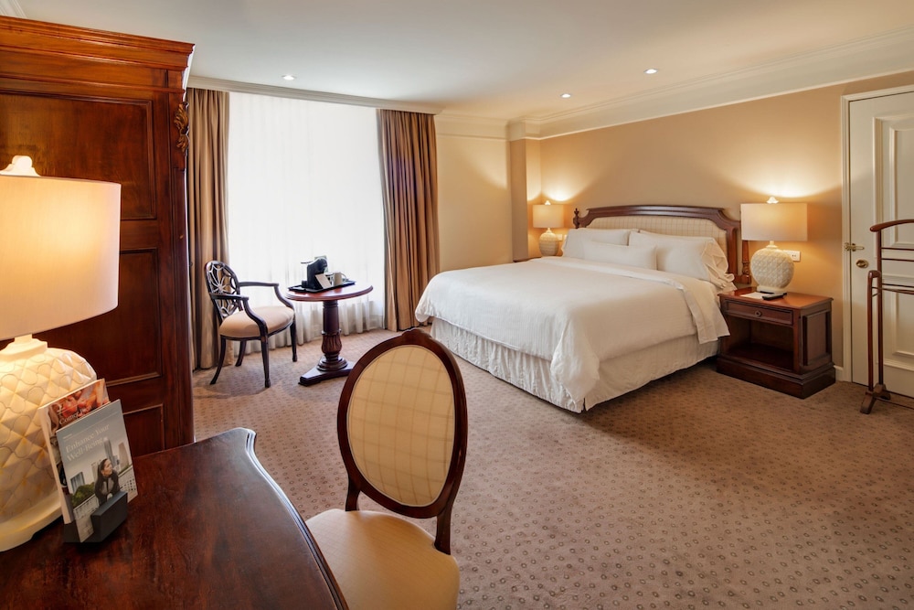 Deluxe Room, 1 King Bed photo 3