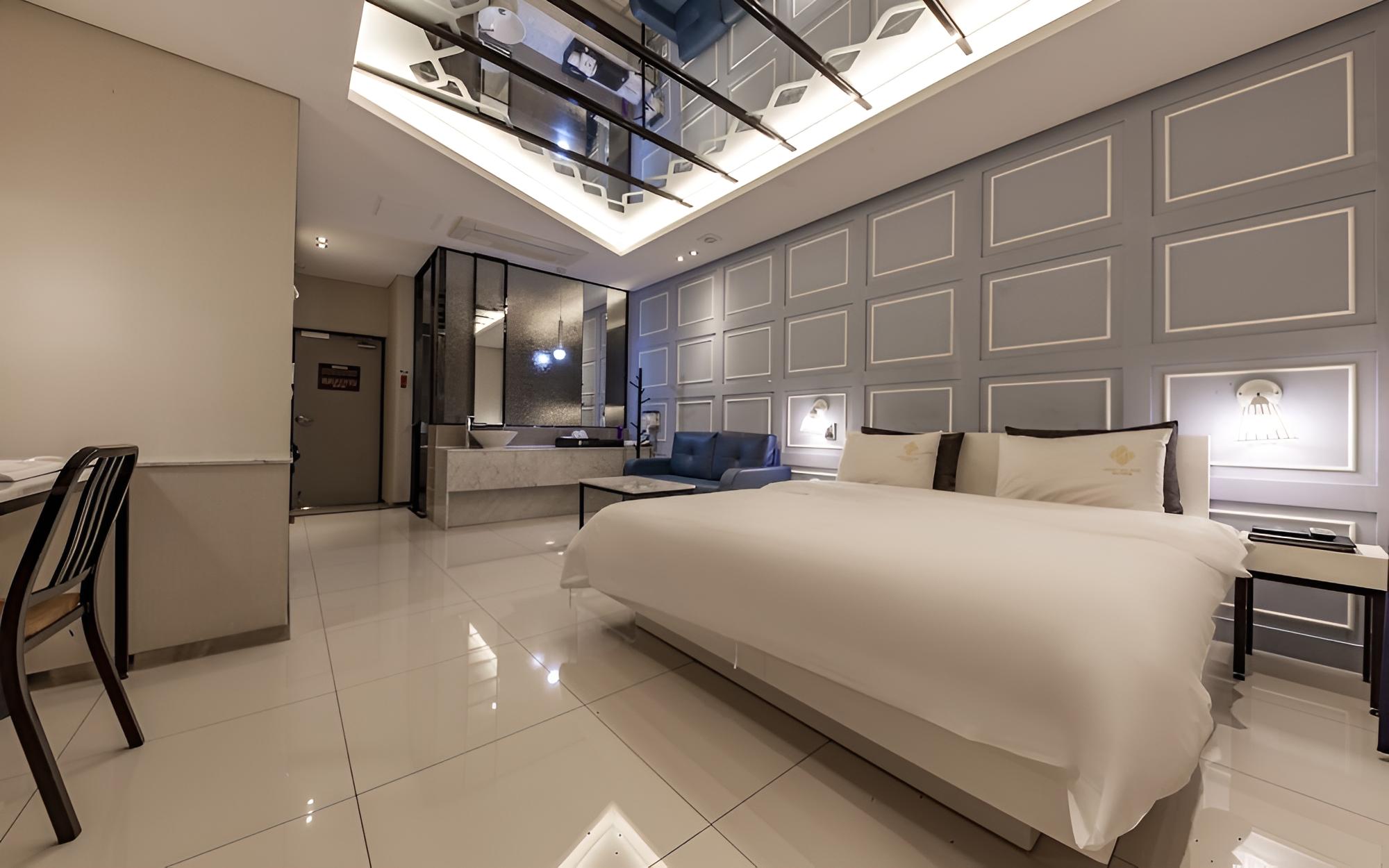 Room (Suite room (drive-in))
